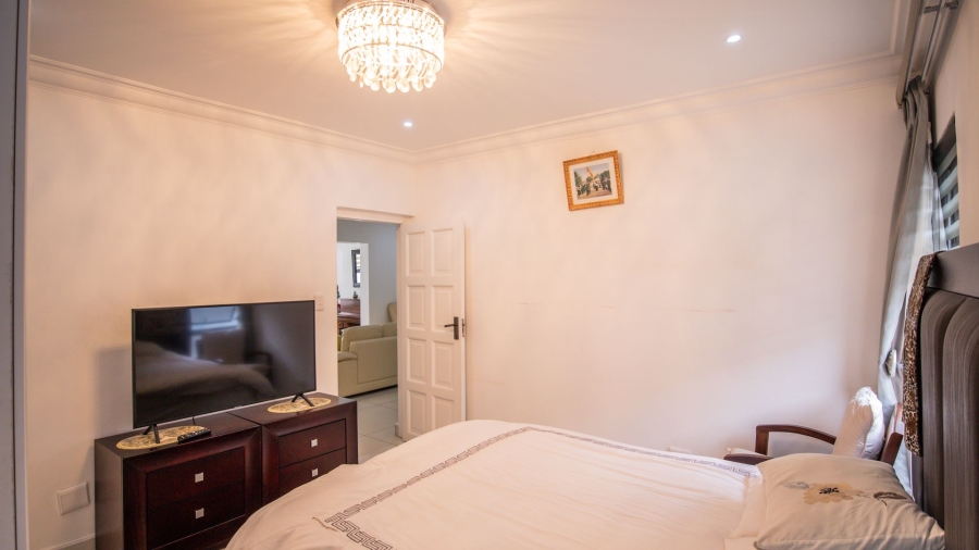 6 Bedroom Property for Sale in The Coves North West